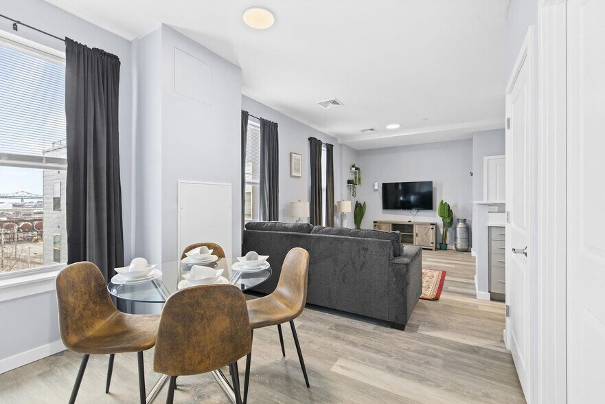 Building Photo - 95 Broadway