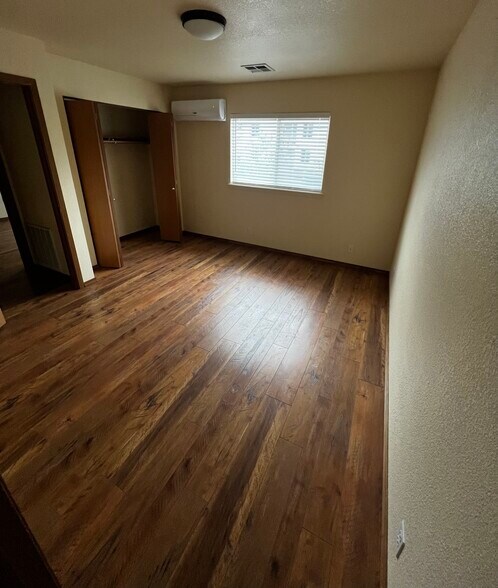 Master Badroom - 1232 W Harbeck Rd