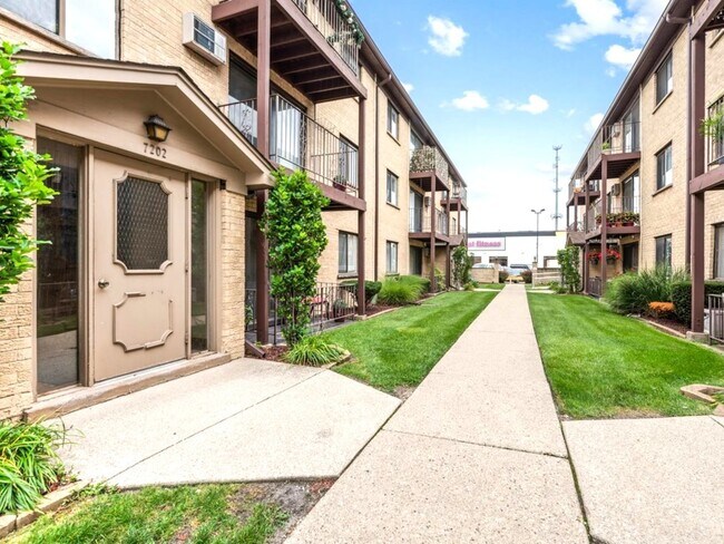 Primary Photo - 7202 W Wrightwood Ave