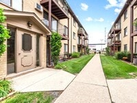 Building Photo - 7202 W Wrightwood Ave