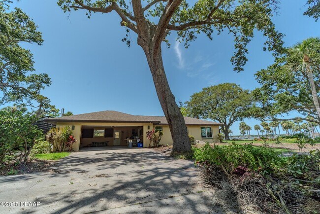 Building Photo - 864 S Beach St