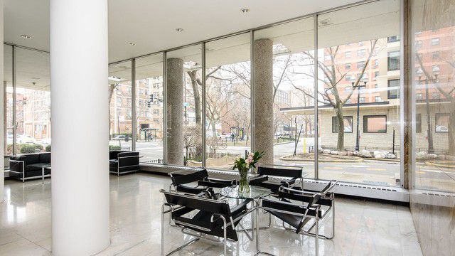 Lobby with door person - 5757 N Sheridan Rd