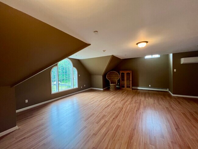 Building Photo - 32 Topland Rd