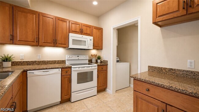 Building Photo - 13100 Bella Casa Cir