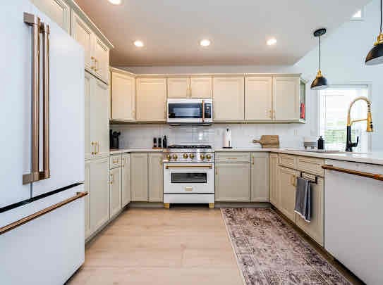 Building Photo - 428 Island Pointe Dr