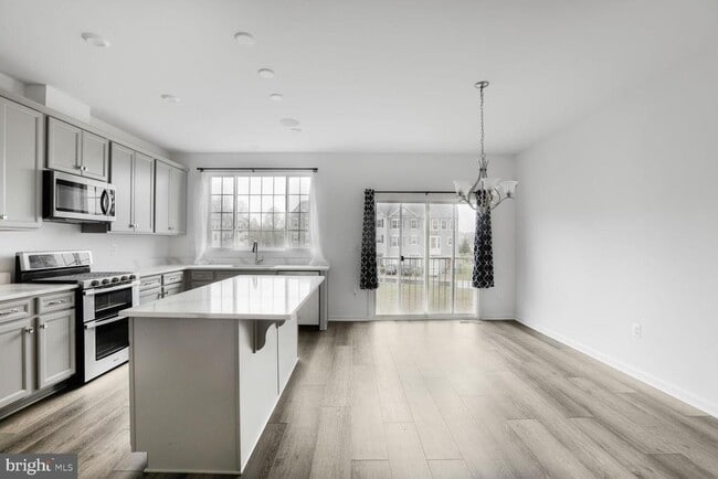 Building Photo - 2323 Champions Wy