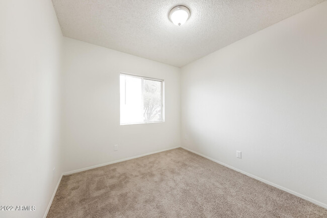 Building Photo - 3637 E Kings Ave