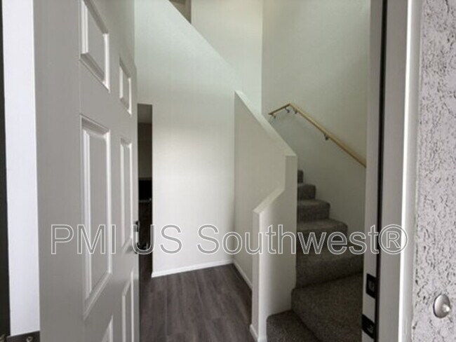 Building Photo - 405 Anna Cir