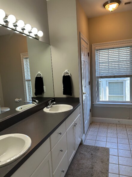 Building Photo - 810 W Princess Anne Rd