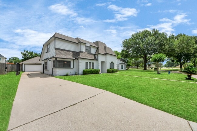 Building Photo - 5310 Oak Cove Dr