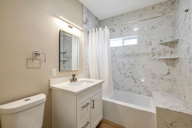 Building Photo - NEWER 2 BED, 1 BATH HOME WITH HUGE YARD AND ENCLOSED DRIVEWAY