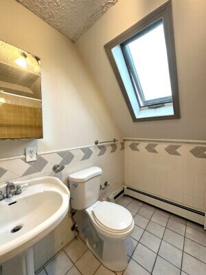 Building Photo - 569 Main St