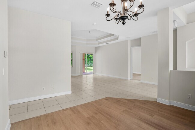 Building Photo - 1092 SW Majorca Ave