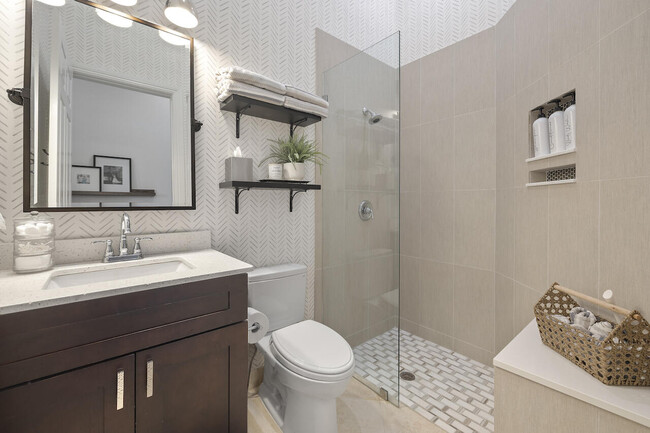 Building Photo - 15385 Meadow Wood Dr