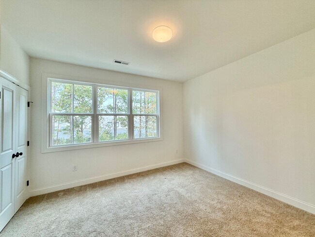 Building Photo - Newly Built 4BD, 3.5BA Northeast Raleigh T...