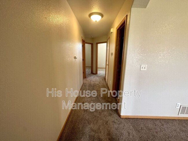 Building Photo - 208 Whitney Bay