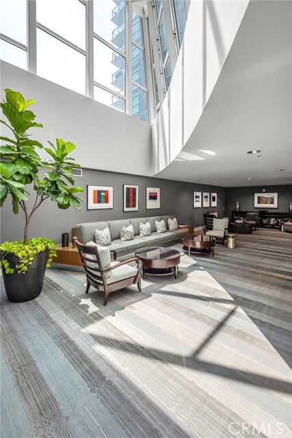 Building Photo - 13600 Marina Pointe Dr