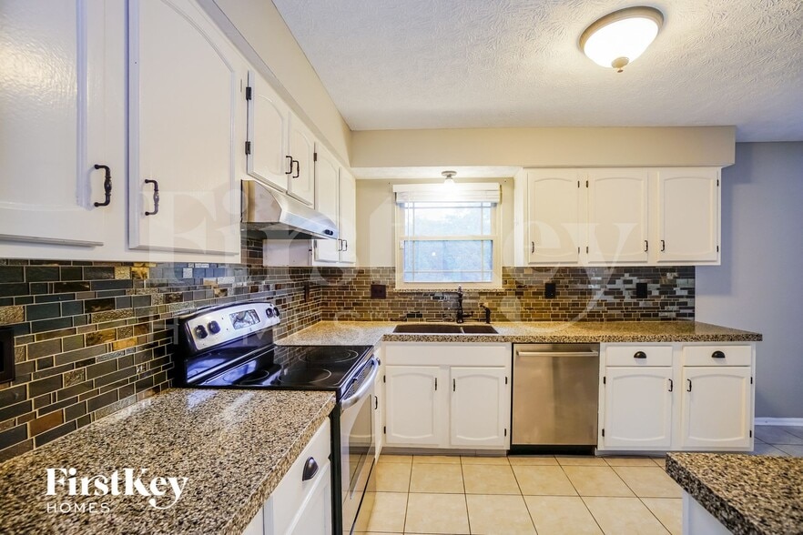 Building Photo - 5586 Edie Dr