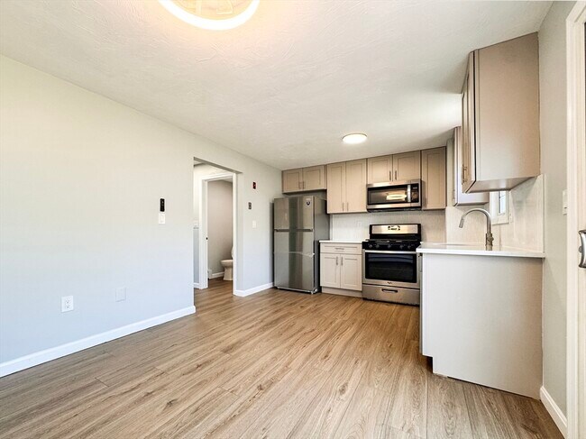 Building Photo - 9 Lydon Ln
