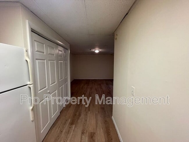 Building Photo - 106 Woodside Green