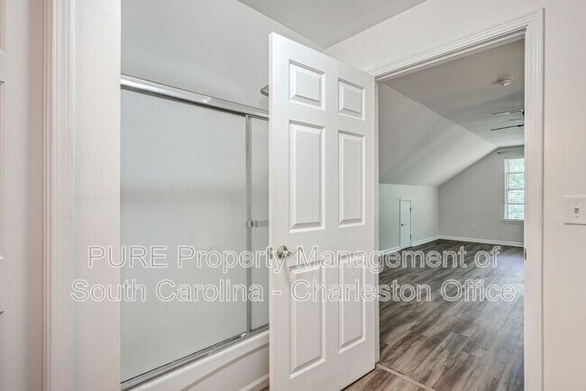 Building Photo - 8800 Dorchester Rd