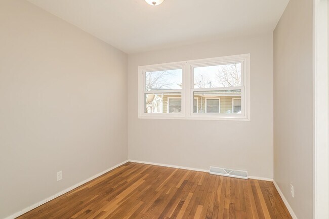 Building Photo - 9266 Ellison Dr