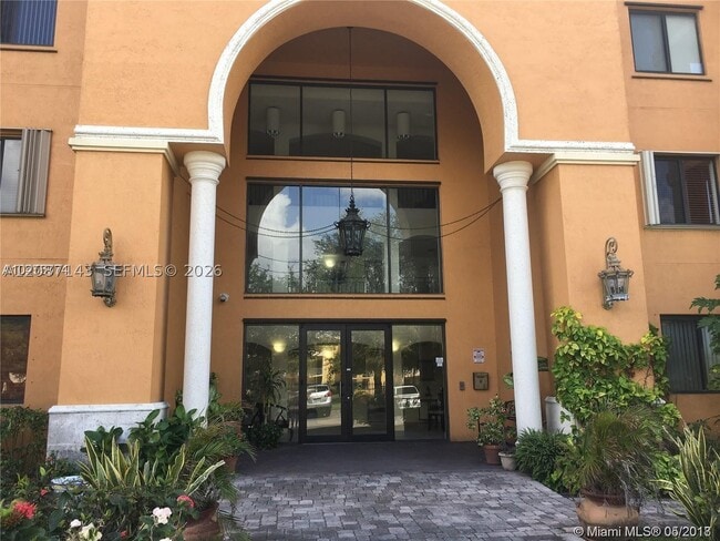 Building Photo - 9340 Fontainebleau Blvd