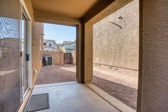 Building Photo - Lovely 3 Bedroom House!