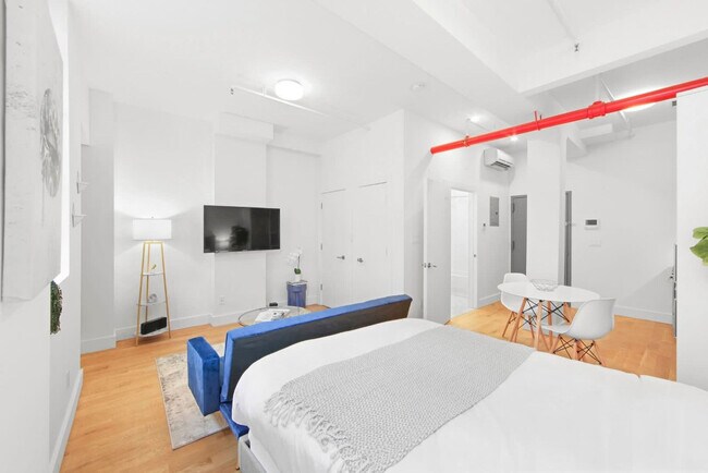 Building Photo - 517 W 45th St