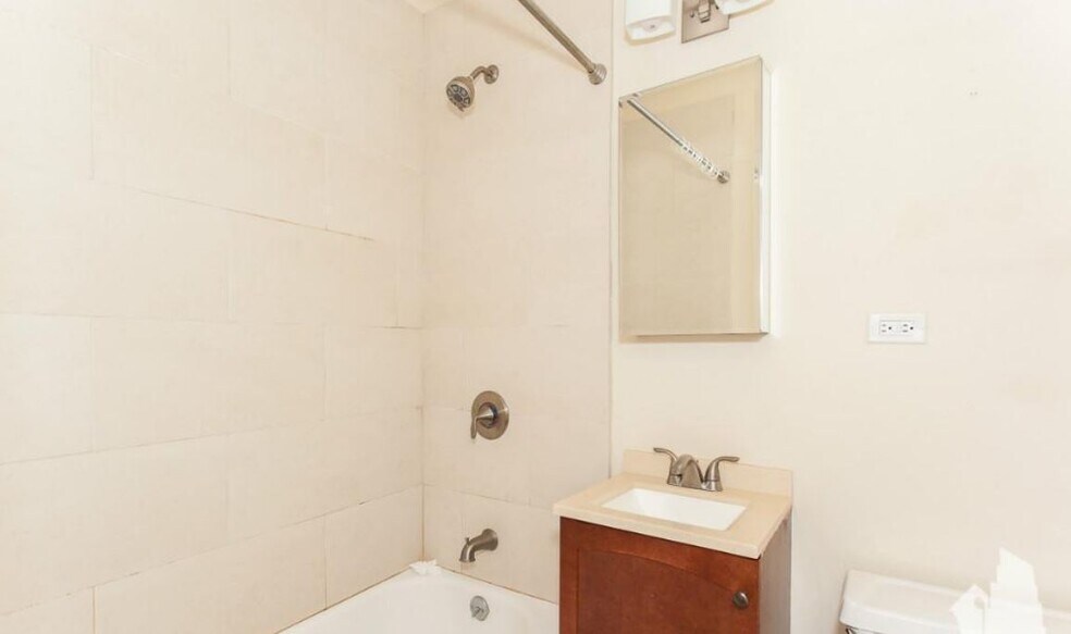Building Photo - 4725 N Leavitt St