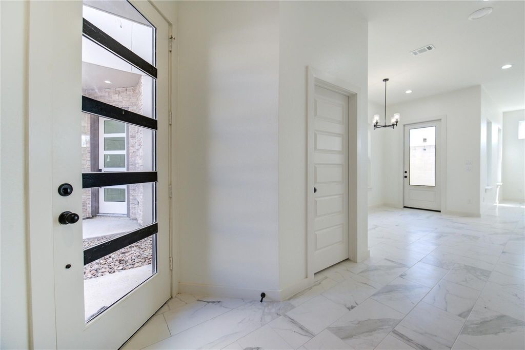 Building Photo - 2919 El Fenice Ln