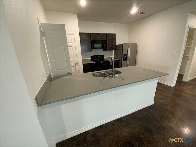 Building Photo - 2405 Alterman Dr