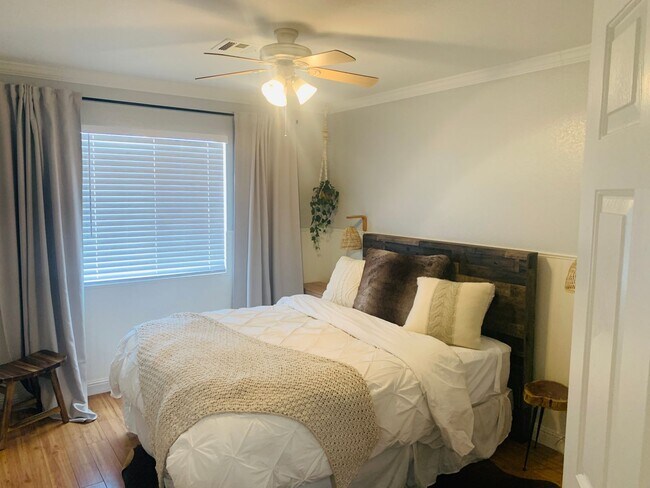 Building Photo - 4 Bedroom Home in Summerlin with Pool
