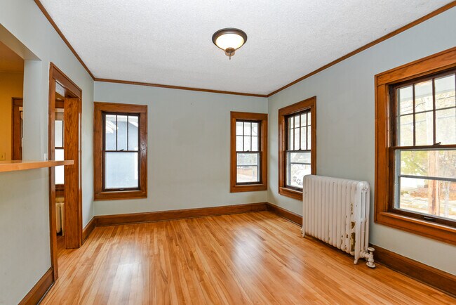 Building Photo - 3900 Sheridan Ave S
