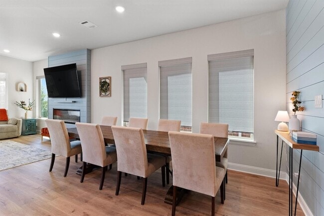 Building Photo - 7309 Sunset Blvd