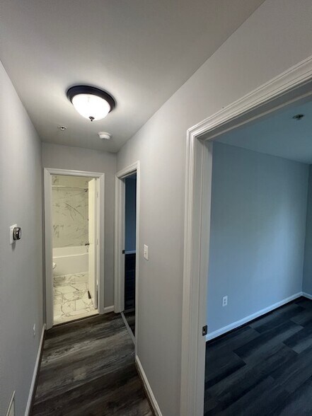 Building Photo - 4801 Waltonshire Cir