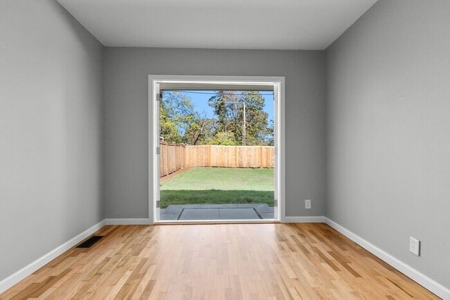 Building Photo - Freshly Updated West Seattle Rambler w/ Ai...