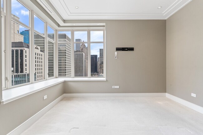 Building Photo - 118 E Erie St