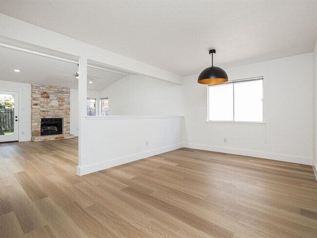 Building Photo - 13000 Meadowheath Cove