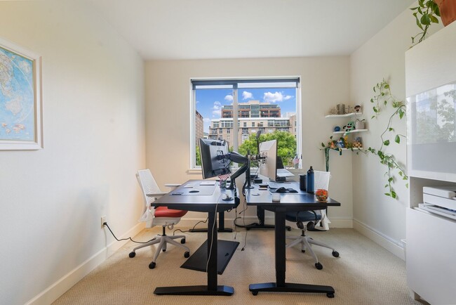 Building Photo - 2 Bed, 2 Bath Bright & Modern Condo in the Pearl District - Now Available!