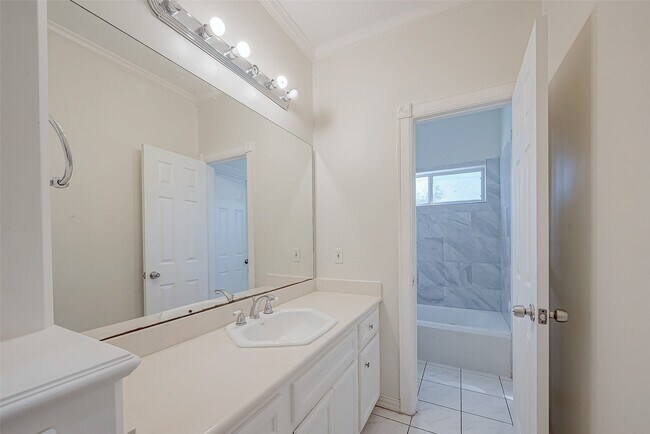 Building Photo - 16002 Castletown Park Ct