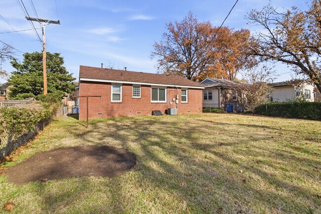 Building Photo - 3 bed/1 bath remodel within walking distance of Brookside