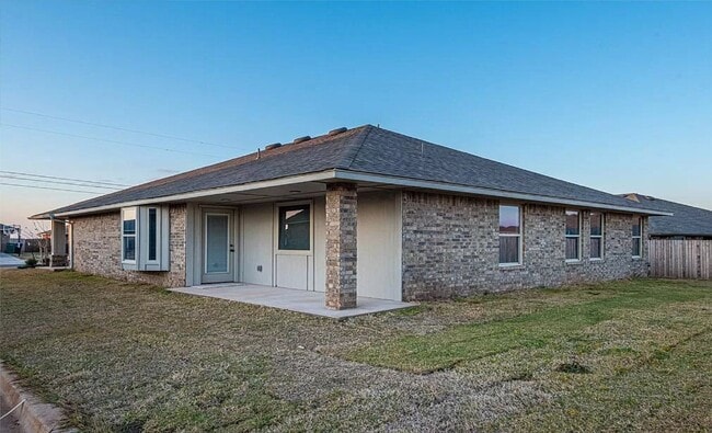 Building Photo - Beautiful 4 Bedroom Home 2 bathroom home!