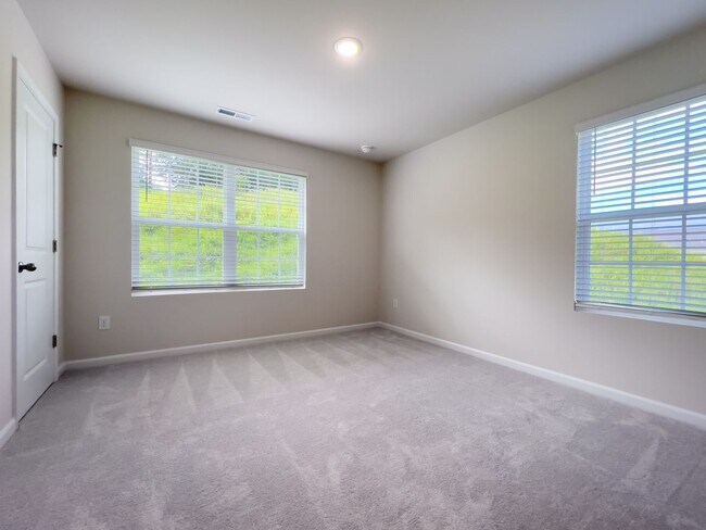 Building Photo - 1836 Autumn Mist