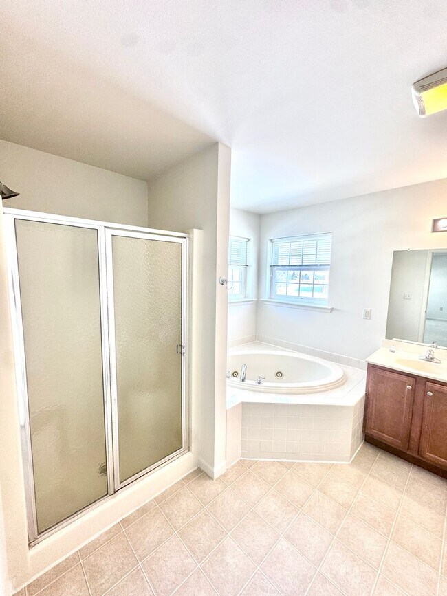 Building Photo - FIVE BEDROOMS in PARKLAND SCHOOLS!