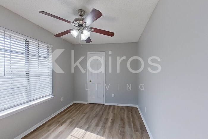 Building Photo - 832 Courtenay Pl