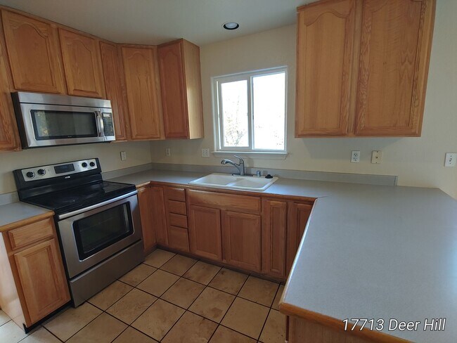 Building Photo - Hidden Valley Lake Rental- PGE included