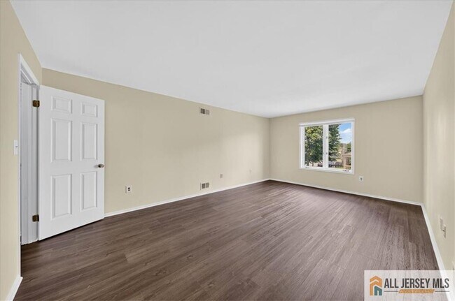 Building Photo - 710 Peach St