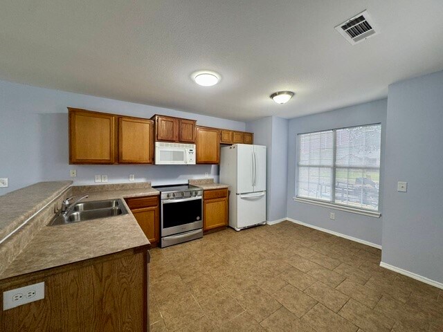 Building Photo - 4300 SW Broadstone Ave