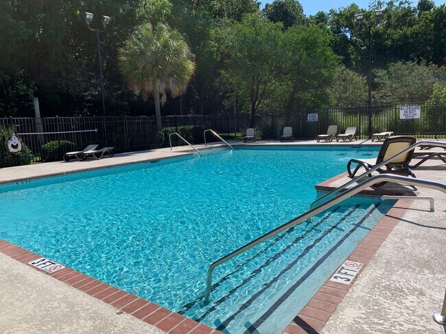 Building Photo - 1 Bedroom Townhome in West Ashley